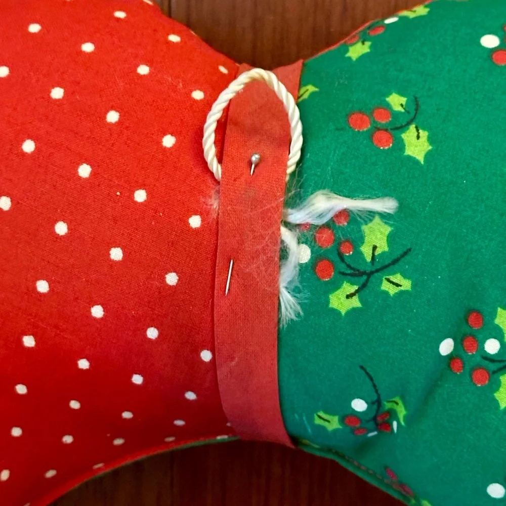 Handmade Vintage 1970’s Fabric Stuffed Holiday Christmas Wreath Folk Art CLEAN!